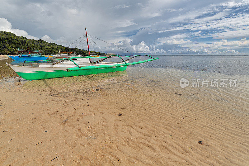 村子或小船上岸。 Punta Ballo 海滩-Sipalay-菲律宾。 0293